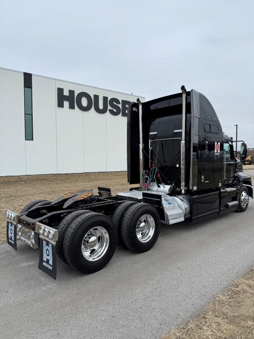 2017 MACK CXU613 - USED TRUCKS SLEEPER - image 6